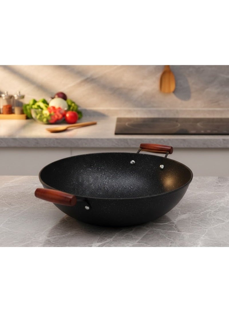 زوبا ووك جرانيت 32 سم للطهي الصحي – سطح غير لاصق عالي الجودة – توزيع حرارة متوازن – مناسب لجميع أنواع المواقد (غاز/كهرباء) – تصميم عملي بمقبضين خشب مقاوم للحرارة - Image 3